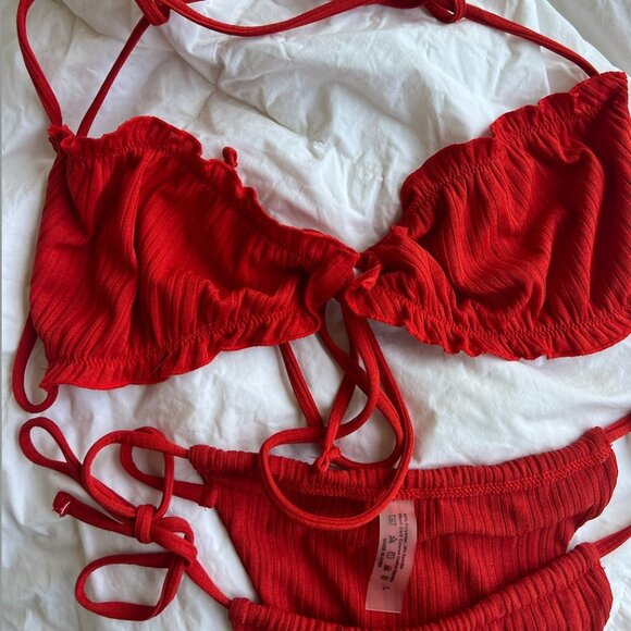 Red Bikini - Picture 4 of 5